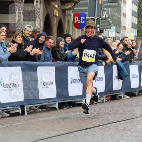 05.10.2025 - 20. swb-Marathon Bremen Strokosch-Dieckow http://msf.ph/oto/9220419 05.10.2025 10:35:14 Ziel 11443 meine-sportfotos.de