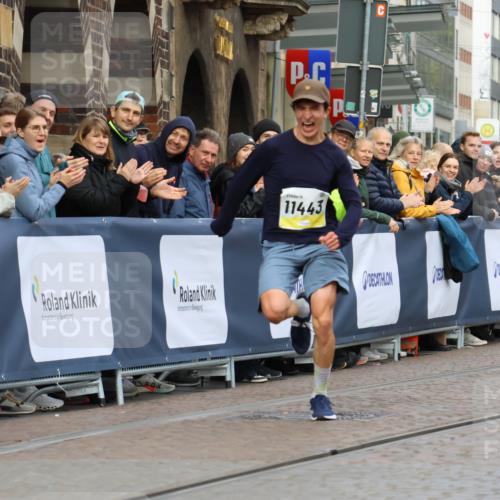 05.10.2025 - 20. swb-Marathon Bremen Strokosch-Dieckow http://msf.ph/oto/9220424 05.10.2025 10:35:14 Ziel 11443 meine-sportfotos.de