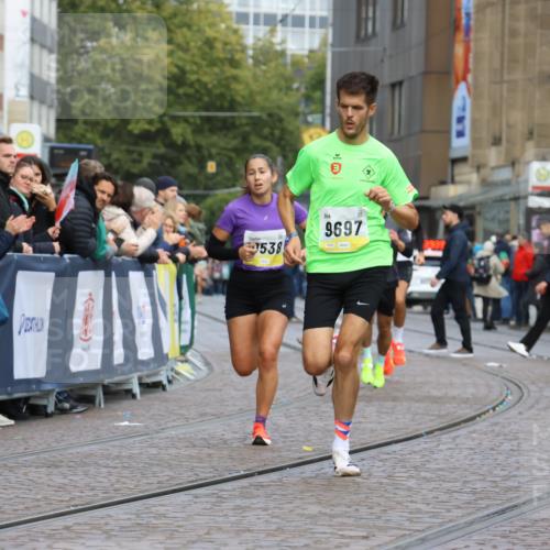 05.10.2025 - 20. swb-Marathon Bremen Strokosch-Dieckow http://msf.ph/oto/9220516 05.10.2025 10:35:34 Ziel 9596, 9697, 10538 meine-sportfotos.de