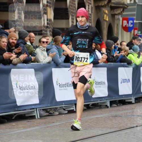 05.10.2025 - 20. swb-Marathon Bremen Strokosch-Dieckow http://msf.ph/oto/9220577 05.10.2025 10:35:56 Ziel 10372 meine-sportfotos.de