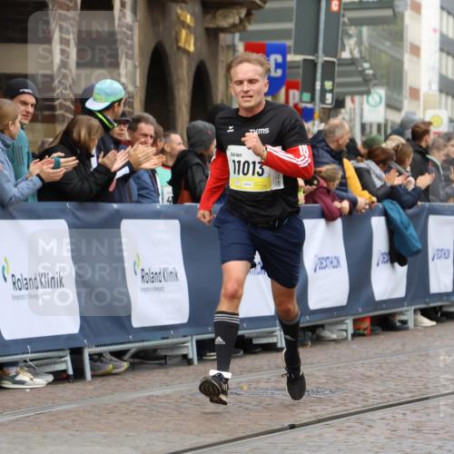 05.10.2025 - 20. swb-Marathon Bremen Strokosch-Dieckow http://msf.ph/oto/9220648 05.10.2025 10:36:22 Ziel 11013, 11185, 11687 meine-sportfotos.de