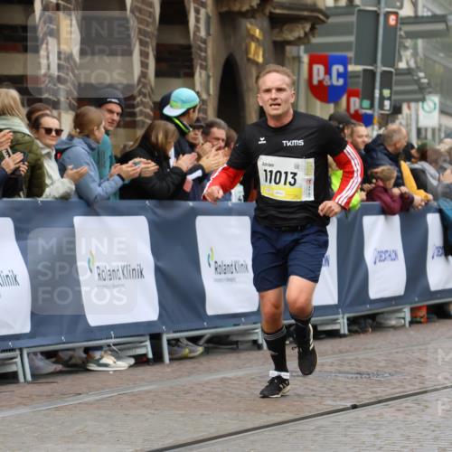05.10.2025 - 20. swb-Marathon Bremen Strokosch-Dieckow http://msf.ph/oto/9220657 05.10.2025 10:36:22 Ziel 11013, 11185, 11687 meine-sportfotos.de