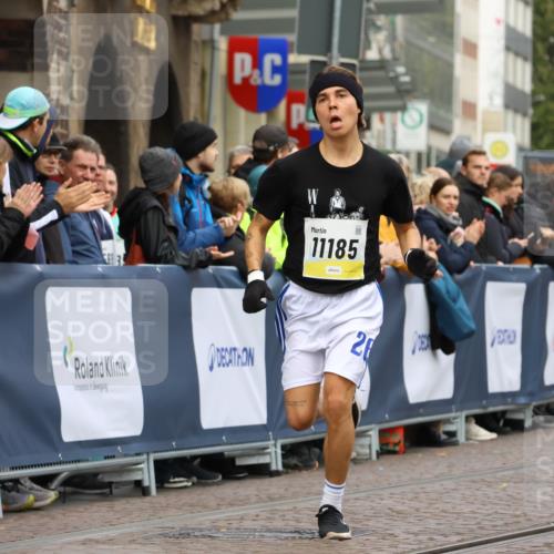 05.10.2025 - 20. swb-Marathon Bremen Strokosch-Dieckow http://msf.ph/oto/9220673 05.10.2025 10:36:26 Ziel 11185, 11687 meine-sportfotos.de