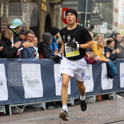05.10.2025 - 20. swb-Marathon Bremen Strokosch-Dieckow http://msf.ph/oto/9220684 05.10.2025 10:36:26 Ziel 11185, 11687 meine-sportfotos.de