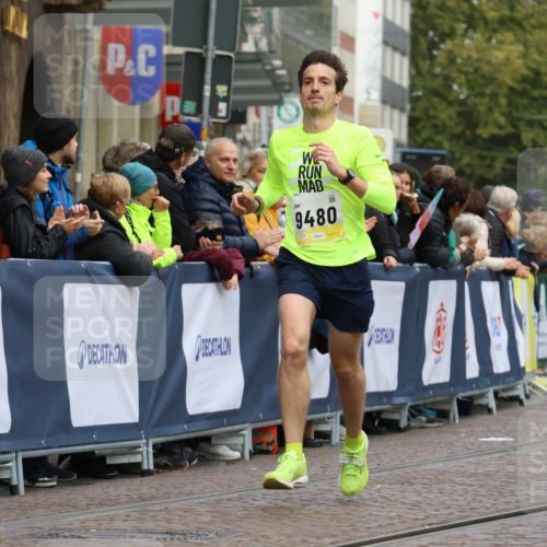 05.10.2025 - 20. swb-Marathon Bremen Strokosch-Dieckow http://msf.ph/oto/9220880 05.10.2025 10:37:06 Ziel 9480 meine-sportfotos.de