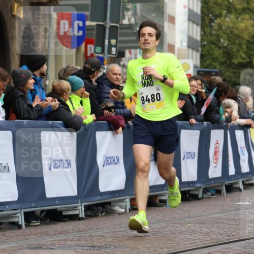 05.10.2025 - 20. swb-Marathon Bremen Strokosch-Dieckow http://msf.ph/oto/9220885 05.10.2025 10:37:06 Ziel 9480 meine-sportfotos.de