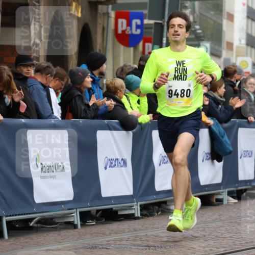 05.10.2025 - 20. swb-Marathon Bremen Strokosch-Dieckow http://msf.ph/oto/9220900 05.10.2025 10:37:06 Ziel 9480 meine-sportfotos.de