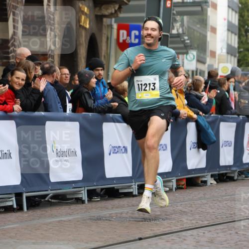 05.10.2025 - 20. swb-Marathon Bremen Strokosch-Dieckow http://msf.ph/oto/9220914 05.10.2025 10:37:16 Ziel 9565, 10704, 11213 meine-sportfotos.de