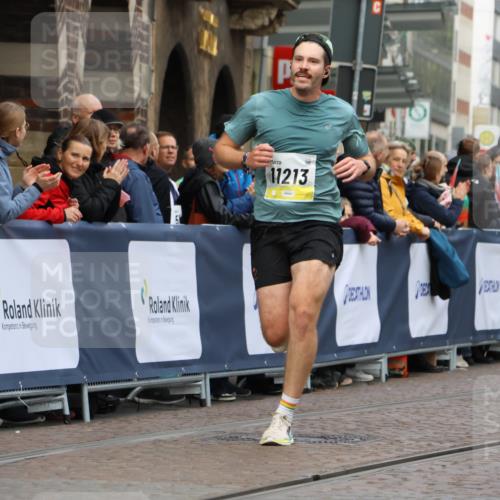 05.10.2025 - 20. swb-Marathon Bremen Strokosch-Dieckow http://msf.ph/oto/9220921 05.10.2025 10:37:16 Ziel 9565, 10704, 11213 meine-sportfotos.de