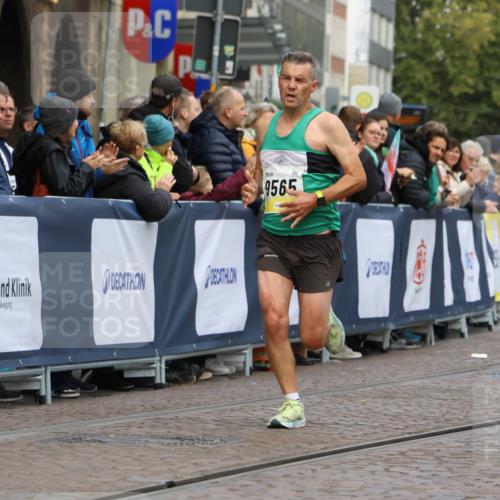 05.10.2025 - 20. swb-Marathon Bremen Strokosch-Dieckow http://msf.ph/oto/9220943 05.10.2025 10:37:19 Ziel 9565, 10704, 11213 meine-sportfotos.de