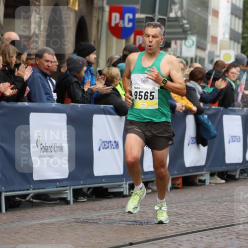 05.10.2025 - 20. swb-Marathon Bremen Strokosch-Dieckow http://msf.ph/oto/9220973 05.10.2025 10:37:19 Ziel 9565, 10704, 11213 meine-sportfotos.de