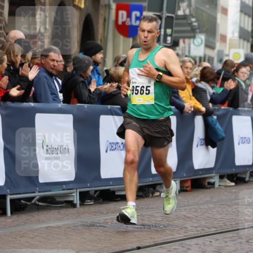 05.10.2025 - 20. swb-Marathon Bremen Strokosch-Dieckow http://msf.ph/oto/9220977 05.10.2025 10:37:19 Ziel 9565, 10704, 11213 meine-sportfotos.de