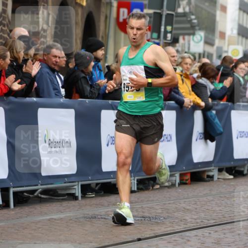 05.10.2025 - 20. swb-Marathon Bremen Strokosch-Dieckow http://msf.ph/oto/9220981 05.10.2025 10:37:19 Ziel 9565, 10704, 11213 meine-sportfotos.de