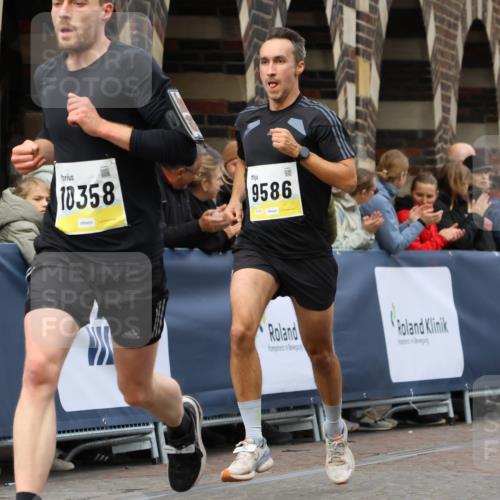 05.10.2025 - 20. swb-Marathon Bremen Strokosch-Dieckow http://msf.ph/oto/9221116 05.10.2025 10:37:30 Ziel 9586, 10358, 11021 meine-sportfotos.de