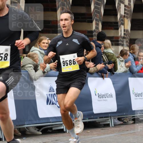 05.10.2025 - 20. swb-Marathon Bremen Strokosch-Dieckow http://msf.ph/oto/9221128 05.10.2025 10:37:31 Ziel 9586, 10358, 11021 meine-sportfotos.de