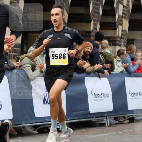 05.10.2025 - 20. swb-Marathon Bremen Strokosch-Dieckow http://msf.ph/oto/9221131 05.10.2025 10:37:31 Ziel 9586, 10358, 11021 meine-sportfotos.de