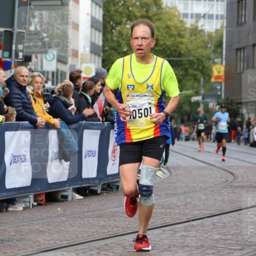 05.10.2025 - 20. swb-Marathon Bremen Strokosch-Dieckow http://msf.ph/oto/9221171 05.10.2025 10:37:45 Ziel 10347, 10501, 10775, 11176 meine-sportfotos.de