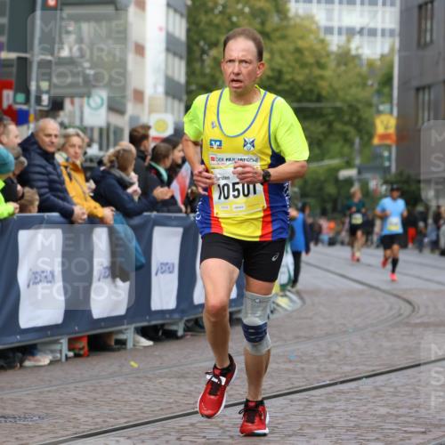 05.10.2025 - 20. swb-Marathon Bremen Strokosch-Dieckow http://msf.ph/oto/9221174 05.10.2025 10:37:45 Ziel 10347, 10501, 10775, 11176 meine-sportfotos.de