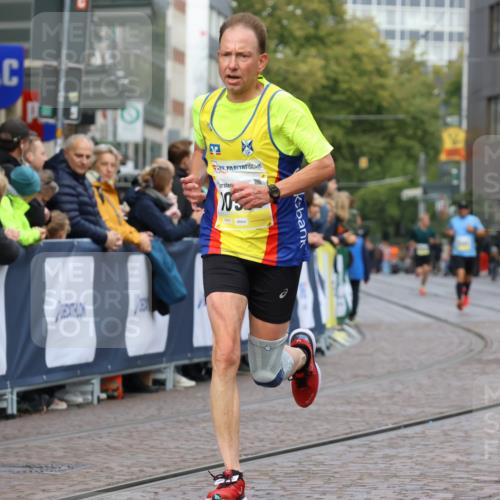 05.10.2025 - 20. swb-Marathon Bremen Strokosch-Dieckow http://msf.ph/oto/9221182 05.10.2025 10:37:45 Ziel 10347, 10501, 10775, 11176 meine-sportfotos.de
