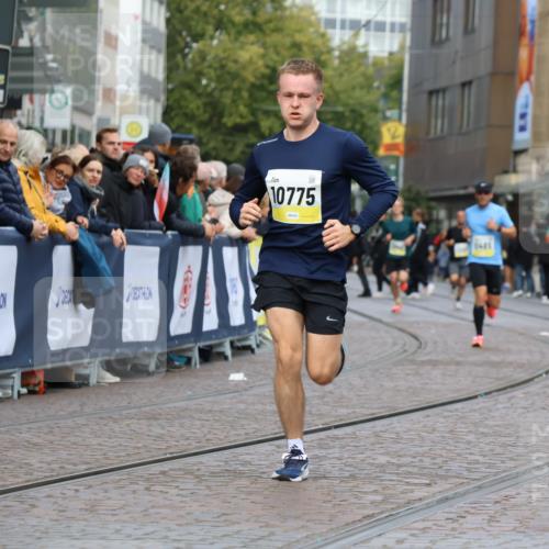05.10.2025 - 20. swb-Marathon Bremen Strokosch-Dieckow http://msf.ph/oto/9221185 05.10.2025 10:37:50 Ziel 10775, 11465 meine-sportfotos.de