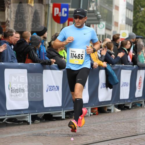 05.10.2025 - 20. swb-Marathon Bremen Strokosch-Dieckow http://msf.ph/oto/9221218 05.10.2025 10:37:57 Ziel 9755, 11328, 11465 meine-sportfotos.de