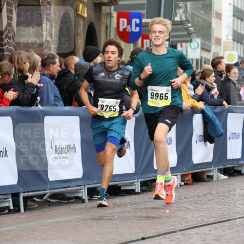 05.10.2025 - 20. swb-Marathon Bremen Strokosch-Dieckow http://msf.ph/oto/9221267 05.10.2025 10:38:01 Ziel 9755, 11328, 11465 meine-sportfotos.de