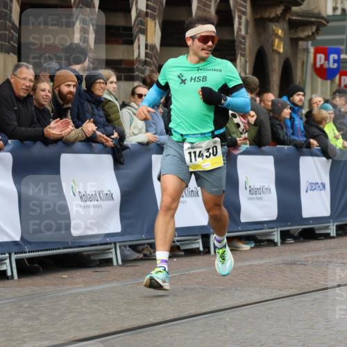 05.10.2025 - 20. swb-Marathon Bremen Strokosch-Dieckow http://msf.ph/oto/9221341 05.10.2025 10:38:23 Ziel 9809, 11430 meine-sportfotos.de