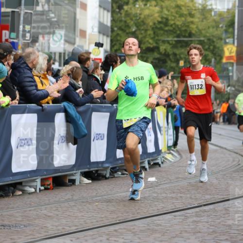 05.10.2025 - 20. swb-Marathon Bremen Strokosch-Dieckow http://msf.ph/oto/9221345 05.10.2025 10:38:43 Ziel 9341, 10352, 10409, 10517, 10862, 11132 meine-sportfotos.de