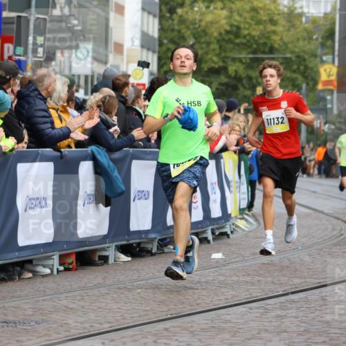 05.10.2025 - 20. swb-Marathon Bremen Strokosch-Dieckow http://msf.ph/oto/9221347 05.10.2025 10:38:43 Ziel 9341, 10352, 10409, 10517, 10862, 11132 meine-sportfotos.de