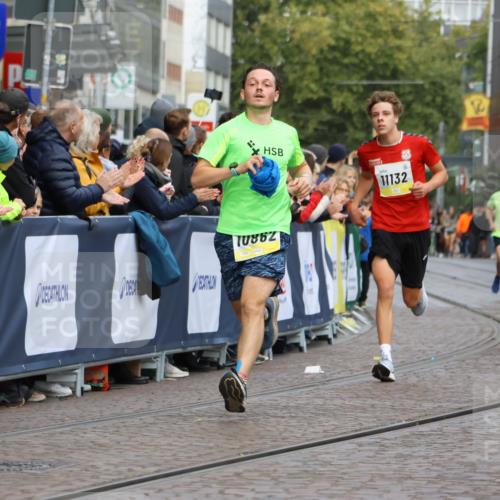 05.10.2025 - 20. swb-Marathon Bremen Strokosch-Dieckow http://msf.ph/oto/9221351 05.10.2025 10:38:43 Ziel 9341, 10352, 10409, 10517, 10862, 11132 meine-sportfotos.de