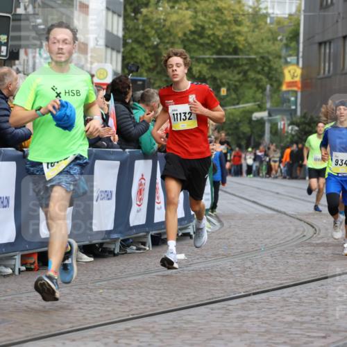 05.10.2025 - 20. swb-Marathon Bremen Strokosch-Dieckow http://msf.ph/oto/9221353 05.10.2025 10:38:44 Ziel 9341, 10352, 10409, 10517, 10862, 11132 meine-sportfotos.de