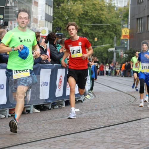 05.10.2025 - 20. swb-Marathon Bremen Strokosch-Dieckow http://msf.ph/oto/9221360 05.10.2025 10:38:44 Ziel 9341, 10352, 10409, 10517, 10862, 11132 meine-sportfotos.de