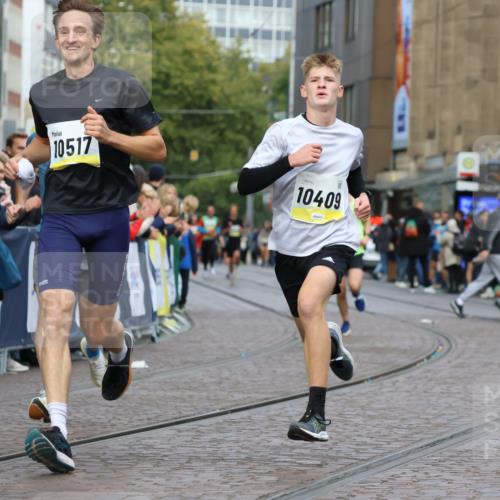 05.10.2025 - 20. swb-Marathon Bremen Strokosch-Dieckow http://msf.ph/oto/9221392 05.10.2025 10:38:47 Ziel 9341, 10352, 10409, 10517, 10862, 10967, 11132 meine-sportfotos.de