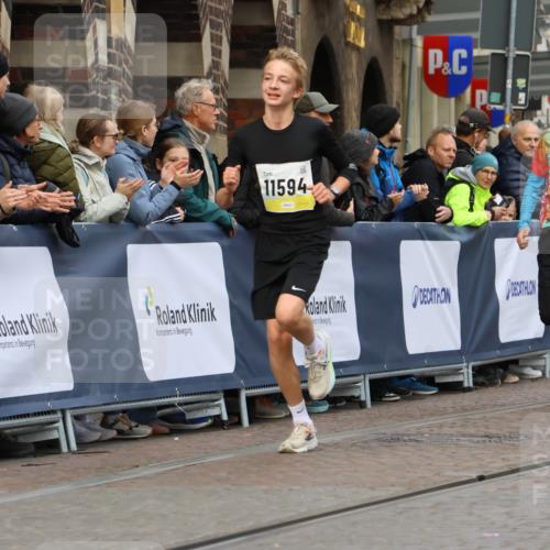 05.10.2025 - 20. swb-Marathon Bremen Strokosch-Dieckow http://msf.ph/oto/9221448 05.10.2025 10:39:05 Ziel 9403, 10847, 11594 meine-sportfotos.de