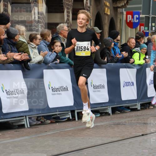 05.10.2025 - 20. swb-Marathon Bremen Strokosch-Dieckow http://msf.ph/oto/9221451 05.10.2025 10:39:05 Ziel 9403, 10847, 11594 meine-sportfotos.de