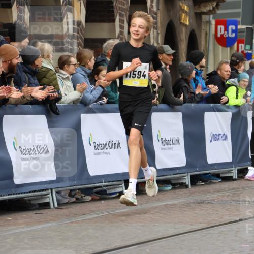 05.10.2025 - 20. swb-Marathon Bremen Strokosch-Dieckow http://msf.ph/oto/9221454 05.10.2025 10:39:05 Ziel 9403, 10847, 11594 meine-sportfotos.de
