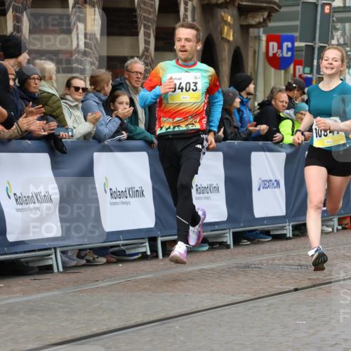 05.10.2025 - 20. swb-Marathon Bremen Strokosch-Dieckow http://msf.ph/oto/9221463 05.10.2025 10:39:06 Ziel 9403, 10847, 11594 meine-sportfotos.de