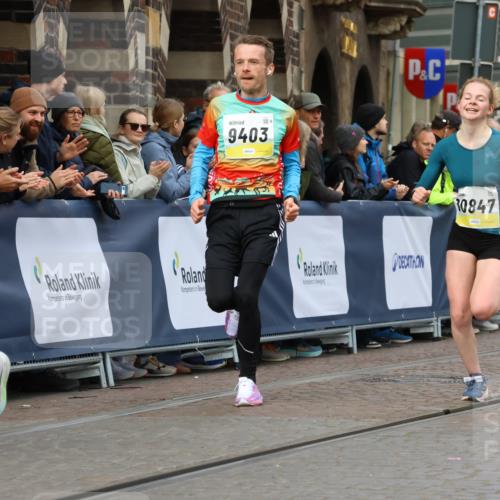 05.10.2025 - 20. swb-Marathon Bremen Strokosch-Dieckow http://msf.ph/oto/9221471 05.10.2025 10:39:06 Ziel 9403, 10847, 11594 meine-sportfotos.de