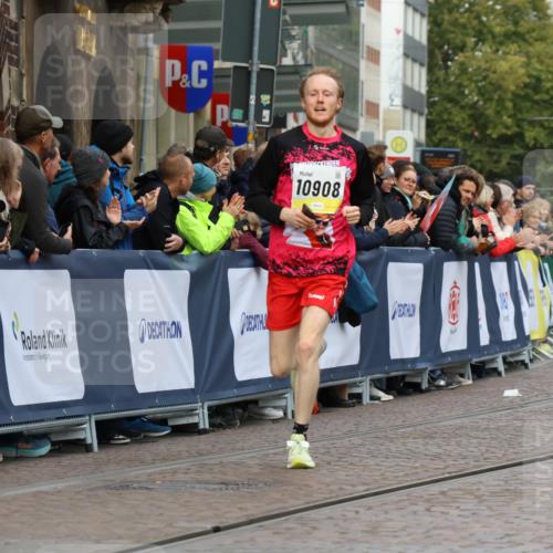 05.10.2025 - 20. swb-Marathon Bremen Strokosch-Dieckow http://msf.ph/oto/9221508 05.10.2025 10:39:18 Ziel 7111, 9239, 9863, 10908, 11067, 11343 meine-sportfotos.de