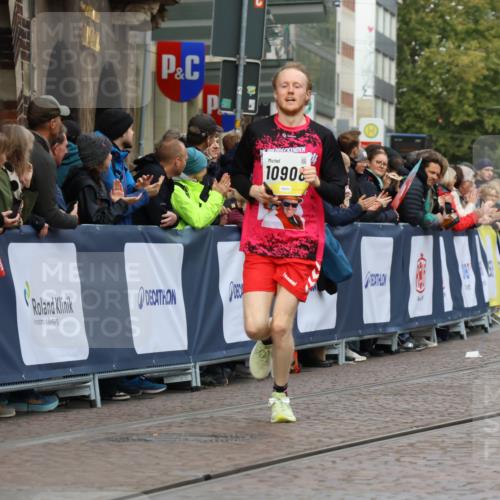 05.10.2025 - 20. swb-Marathon Bremen Strokosch-Dieckow http://msf.ph/oto/9221513 05.10.2025 10:39:18 Ziel 7111, 9239, 9863, 10908, 11067, 11343 meine-sportfotos.de