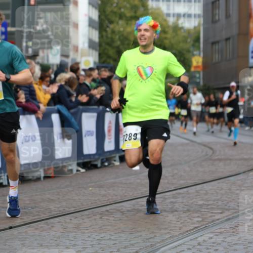 05.10.2025 - 20. swb-Marathon Bremen Strokosch-Dieckow http://msf.ph/oto/9221664 05.10.2025 10:39:36 Ziel 9289, 9671, 10525, 11349, 11418, 11474 meine-sportfotos.de