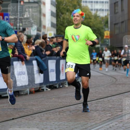 05.10.2025 - 20. swb-Marathon Bremen Strokosch-Dieckow http://msf.ph/oto/9221667 05.10.2025 10:39:37 Ziel 9289, 9671, 10525, 11349, 11418, 11474 meine-sportfotos.de