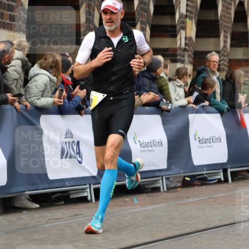 05.10.2025 - 20. swb-Marathon Bremen Strokosch-Dieckow http://msf.ph/oto/9221734 05.10.2025 10:39:47 Ziel 9213, 9922, 10052, 10171, 10175, 10176, 10753, 11335, 11349 meine-sportfotos.de