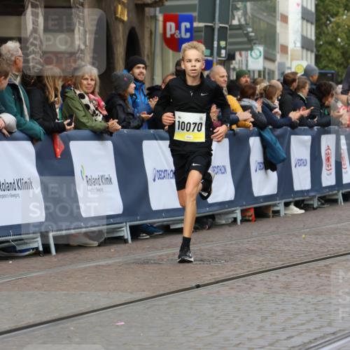05.10.2025 - 20. swb-Marathon Bremen Strokosch-Dieckow http://msf.ph/oto/9221903 05.10.2025 10:40:25 Ziel 10070, 10565, 10658, 10686 meine-sportfotos.de