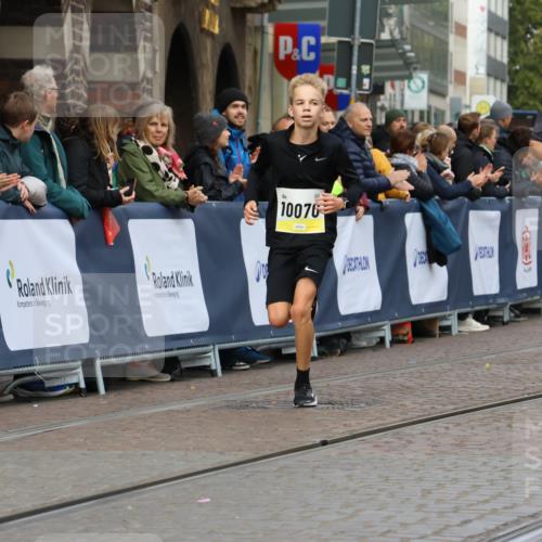 05.10.2025 - 20. swb-Marathon Bremen Strokosch-Dieckow http://msf.ph/oto/9221906 05.10.2025 10:40:25 Ziel 10070, 10565, 10658, 10686 meine-sportfotos.de