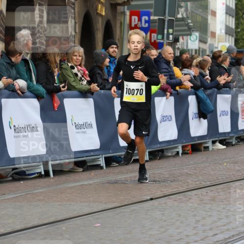 05.10.2025 - 20. swb-Marathon Bremen Strokosch-Dieckow http://msf.ph/oto/9221911 05.10.2025 10:40:25 Ziel 10070, 10565, 10658, 10686 meine-sportfotos.de