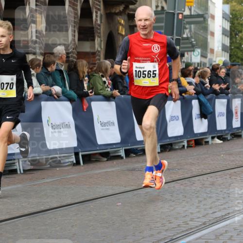 05.10.2025 - 20. swb-Marathon Bremen Strokosch-Dieckow http://msf.ph/oto/9221925 05.10.2025 10:40:27 Ziel 10070, 10565, 10686, 11114 meine-sportfotos.de