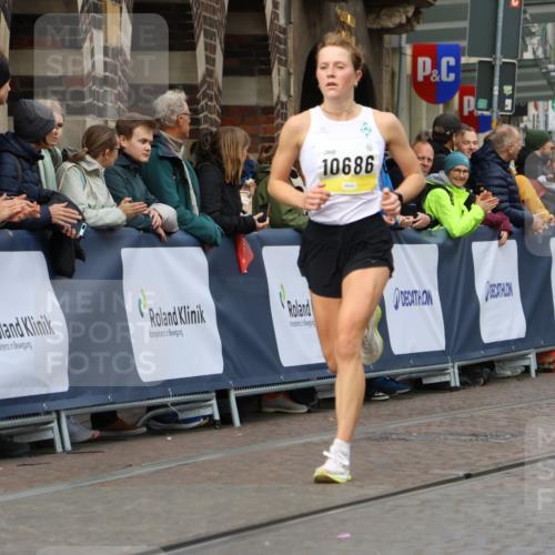 05.10.2025 - 20. swb-Marathon Bremen Strokosch-Dieckow http://msf.ph/oto/9221941 05.10.2025 10:40:30 Ziel 10686, 11114 meine-sportfotos.de