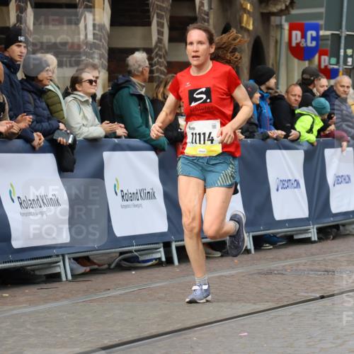 05.10.2025 - 20. swb-Marathon Bremen Strokosch-Dieckow http://msf.ph/oto/9221985 05.10.2025 10:40:35 Ziel 11114 meine-sportfotos.de
