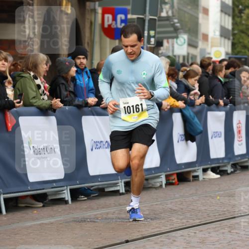 05.10.2025 - 20. swb-Marathon Bremen Strokosch-Dieckow http://msf.ph/oto/9221994 05.10.2025 10:40:45 Ziel 10161, 10229 meine-sportfotos.de